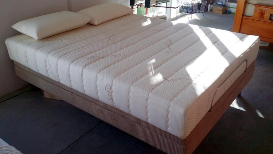 Cover-Waterfall-End Cap-Channel quilted queen